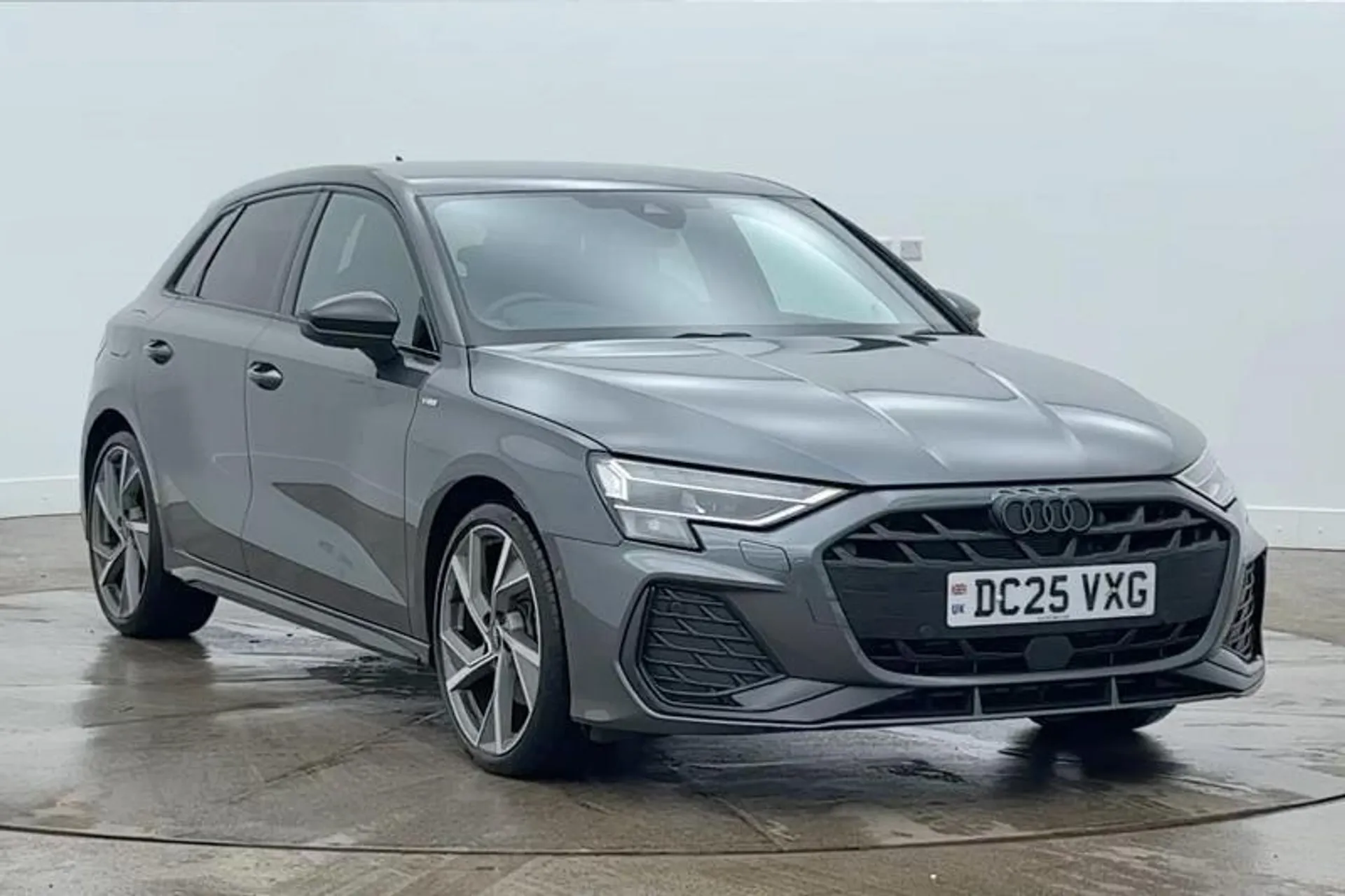 DC25VXG Audi A3 Black Edition 35 TFSI  150 PS S tronic Image #1