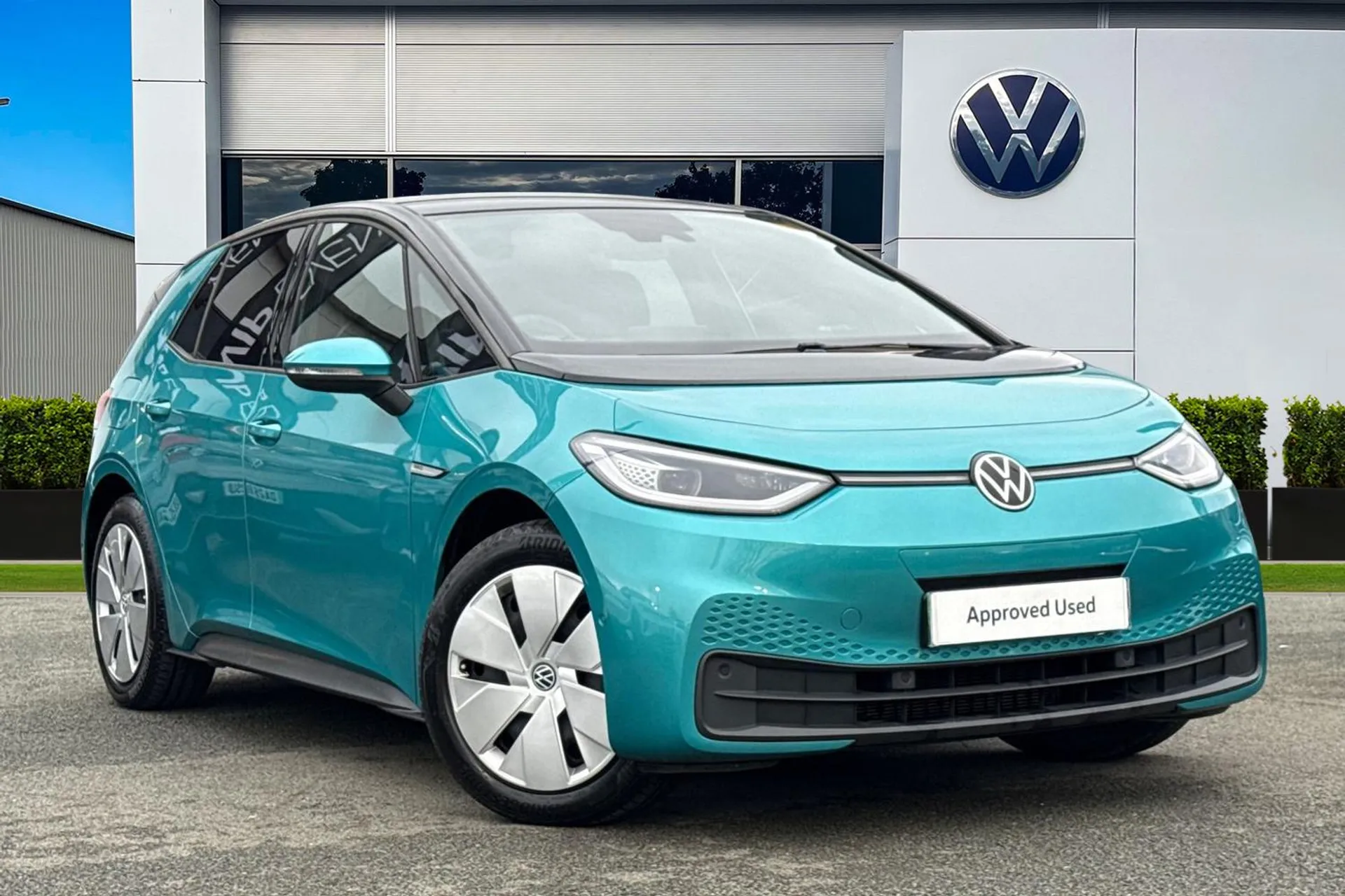 EN72AUL Volkswagen ID.3 107KW Family Pro 58kWh 5dr Auto | Heated Seats | Pan Roof | Rear Camera Image #1