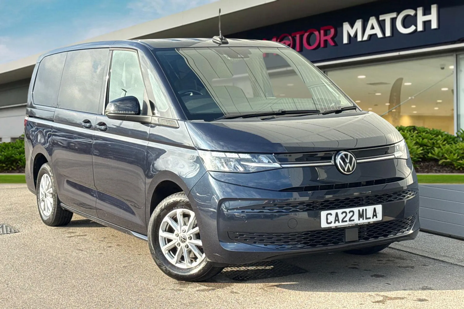 CA22MLA Volkswagen Multivan 2.0 TDI Life Long MPV DSG Euro 6 (s/s) 5dr Image #1
