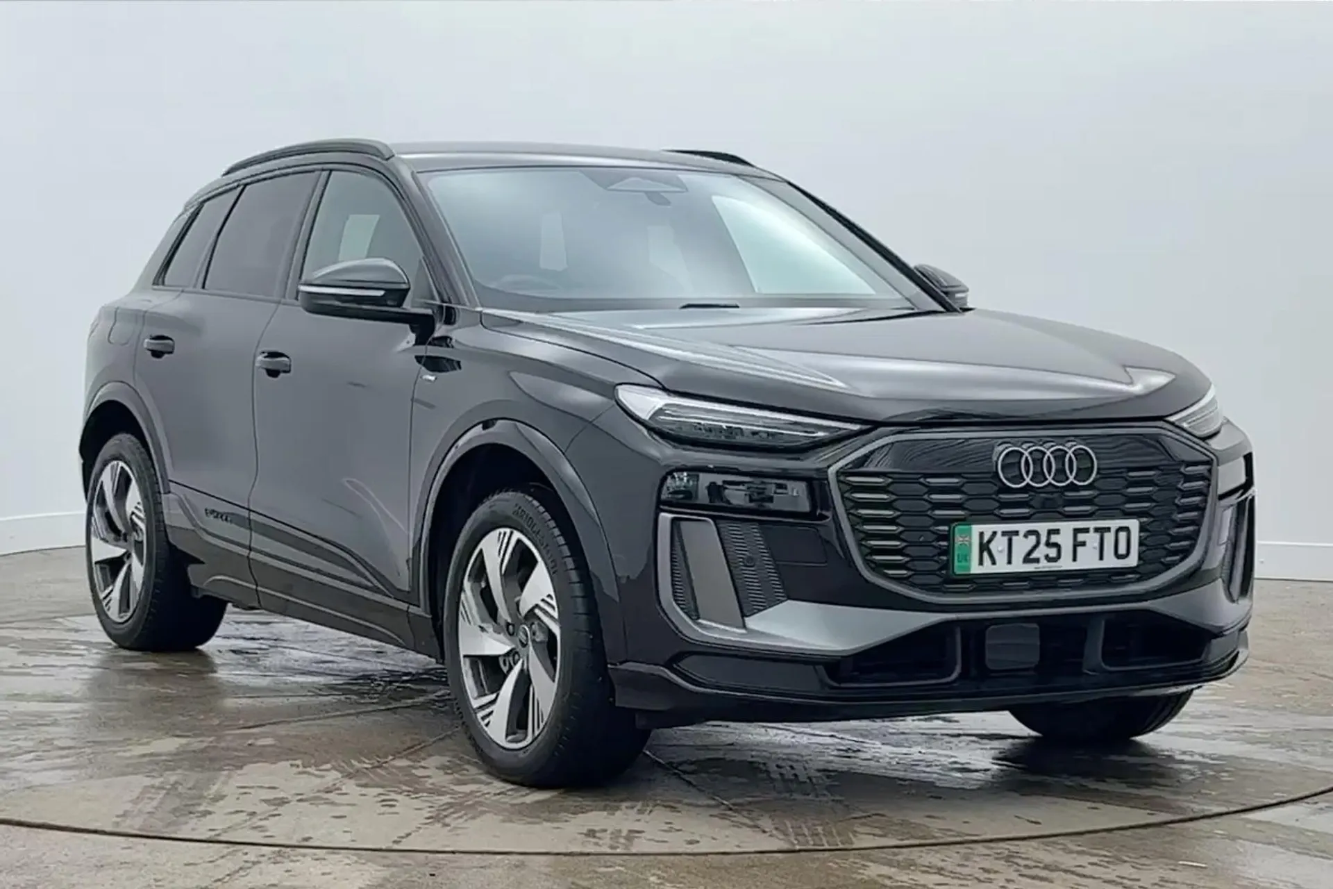 KT25FTO Audi Q6 E-Tron Q6 SUV S line e-tron  185,00 kW Image #1