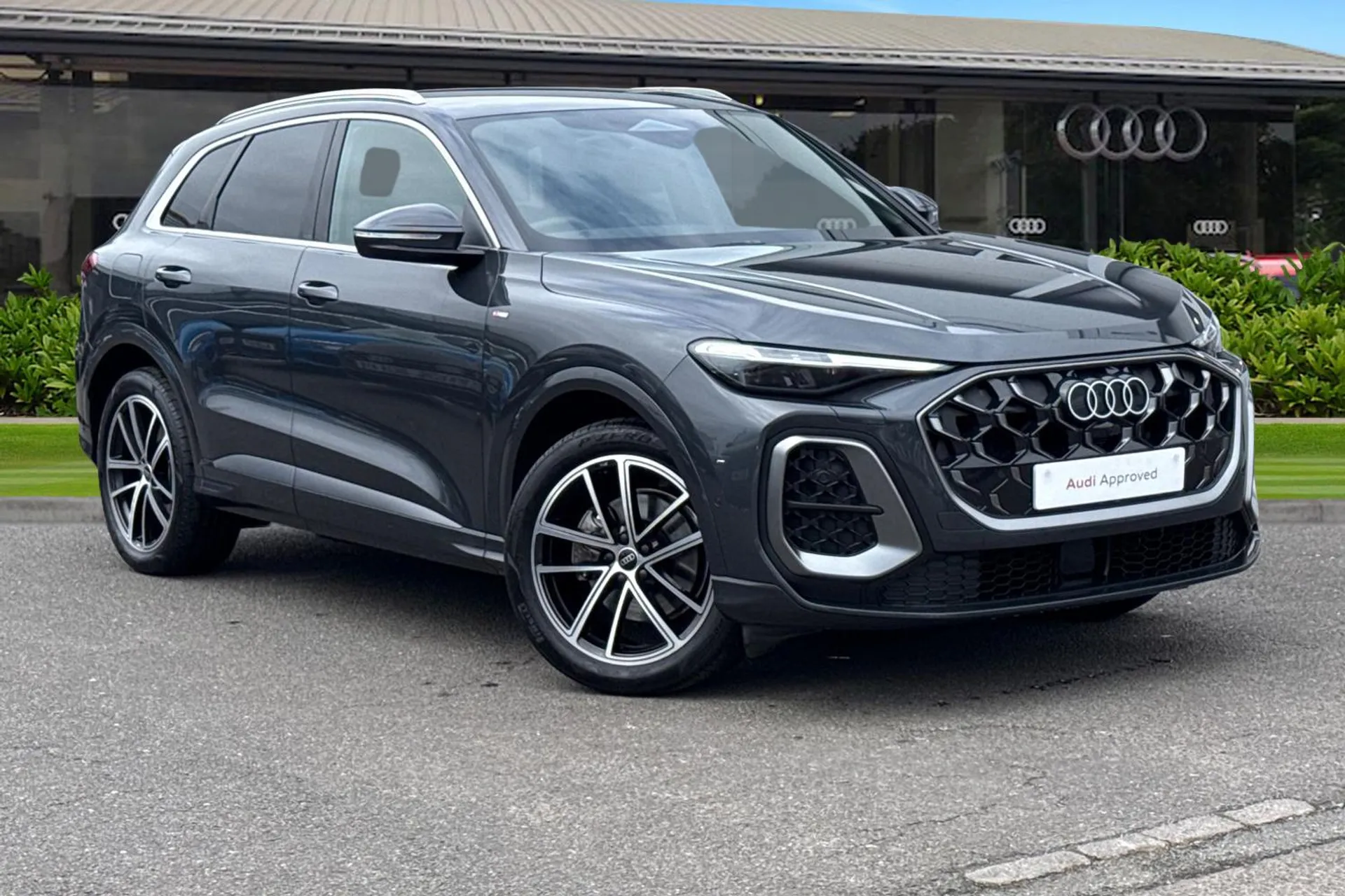 DF25NJK Audi Q5 SUV S line TFSI quattro 204 PS S tronic in stock