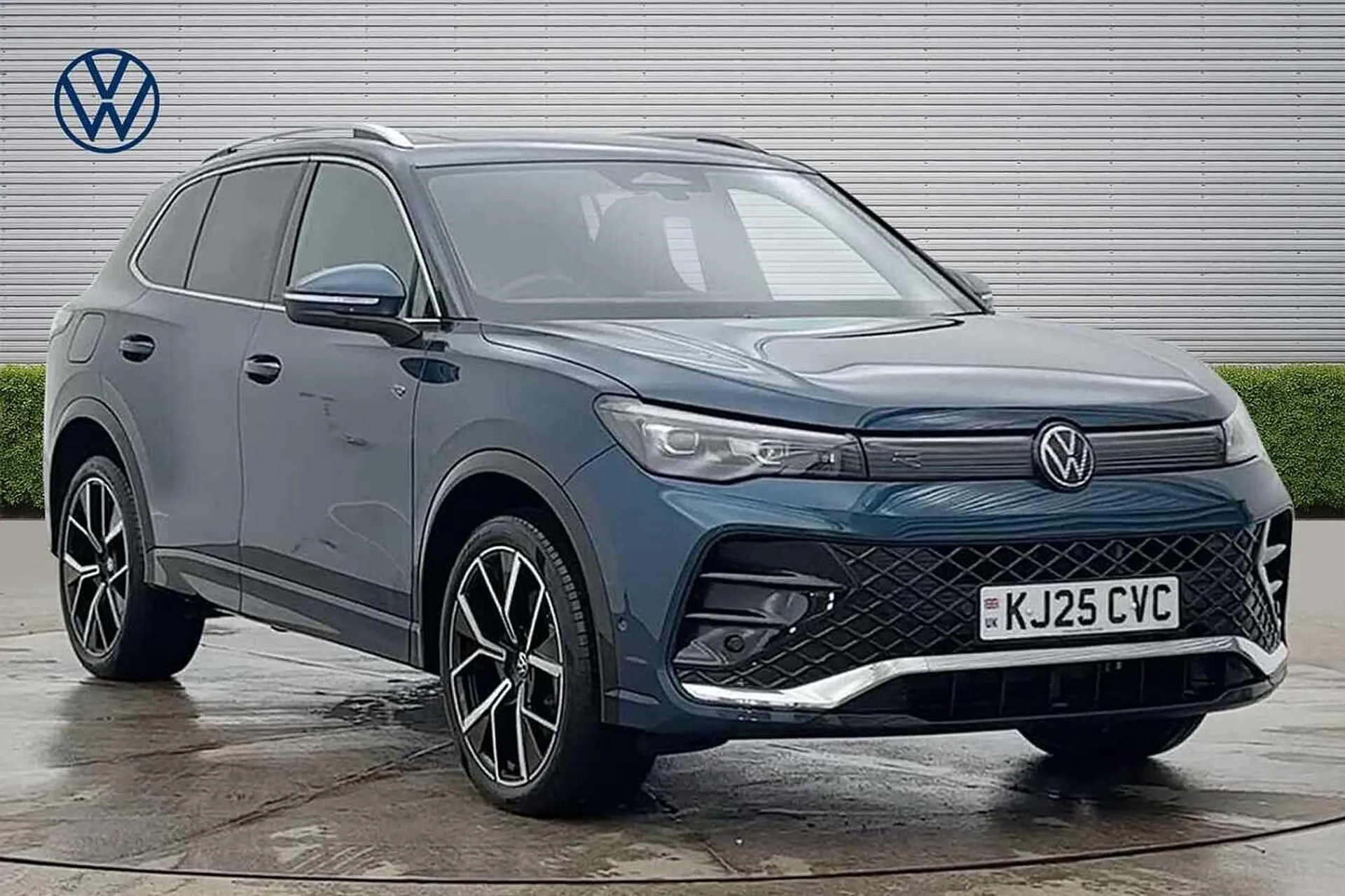 KJ25CVC Volkswagen Tiguan 1.5 TSI 272 eHybrid R-Line 5dr DSG | Panoramic Sunroof | Heated Seats Image #1