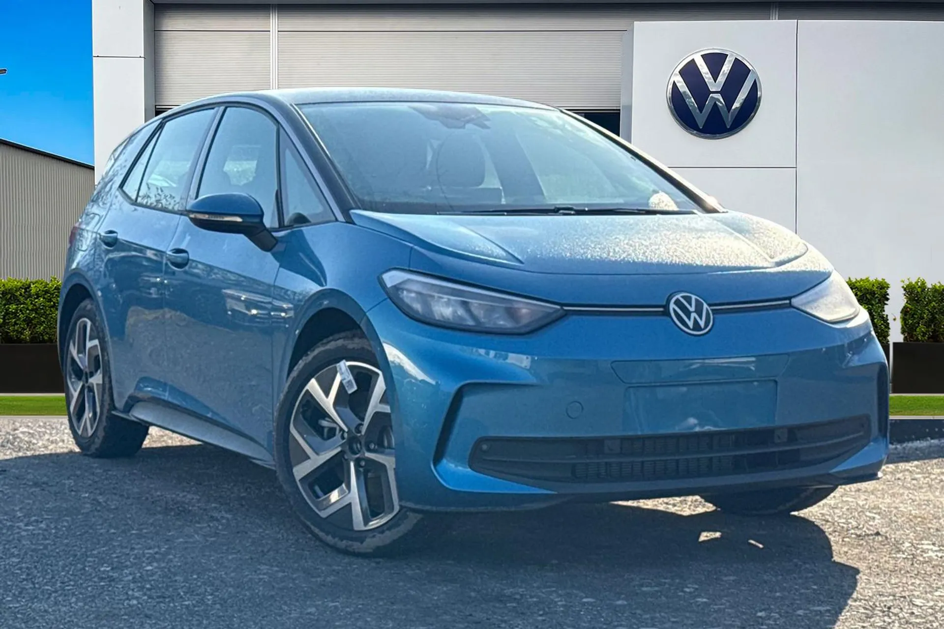  Volkswagen ID.3 Pro 59kWh Essential Auto 5dr Image #1