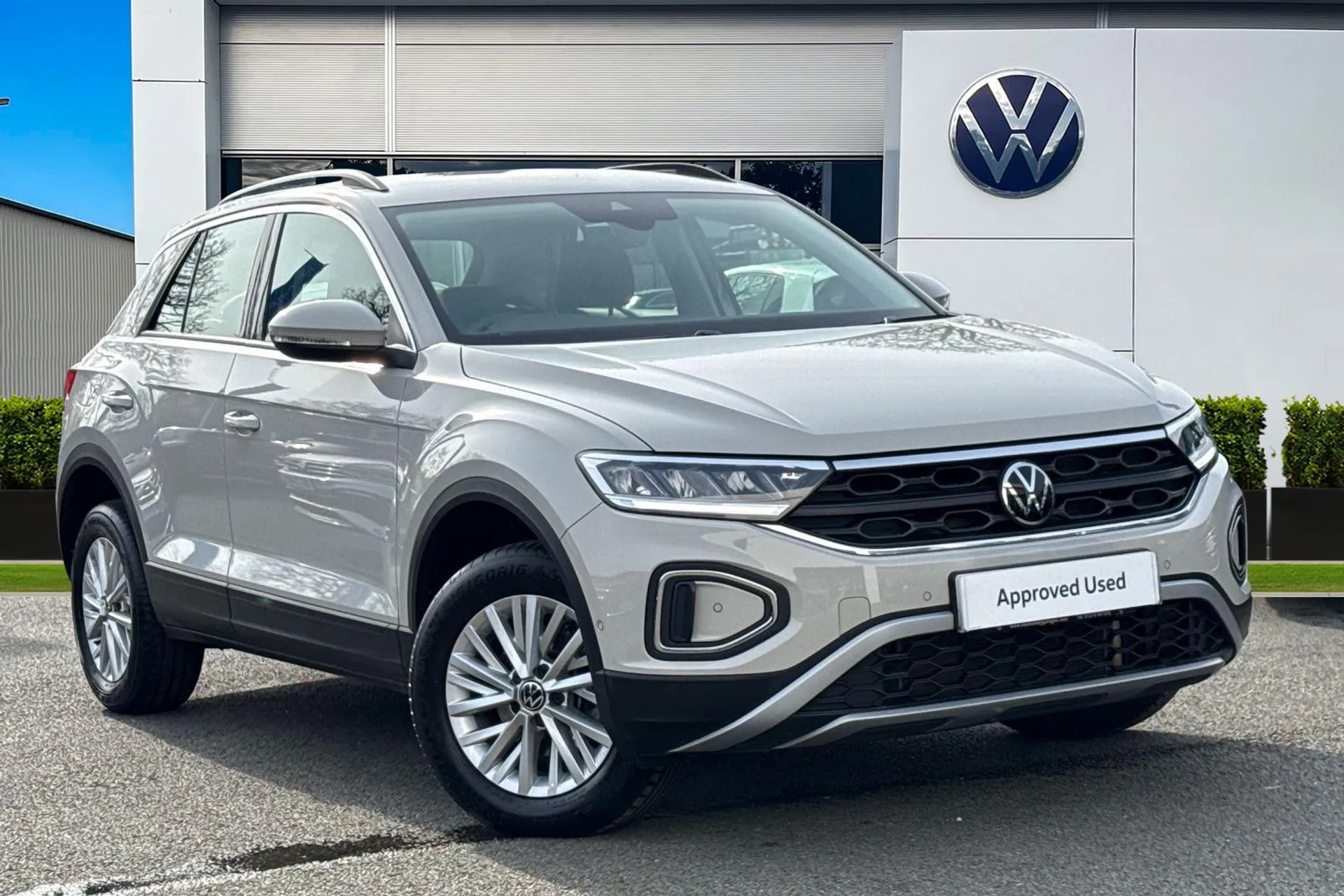 DA23FMK Volkswagen T-Roc 1.5 TSI Life 5dr Image #1