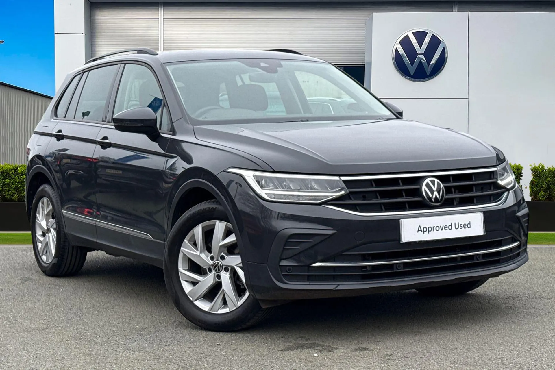 DE72LLX Volkswagen Tiguan 1.5 TSI 150 Life 5dr DSG |Adaptive Cruise Control | E-Sim Online Connectivi Image #1