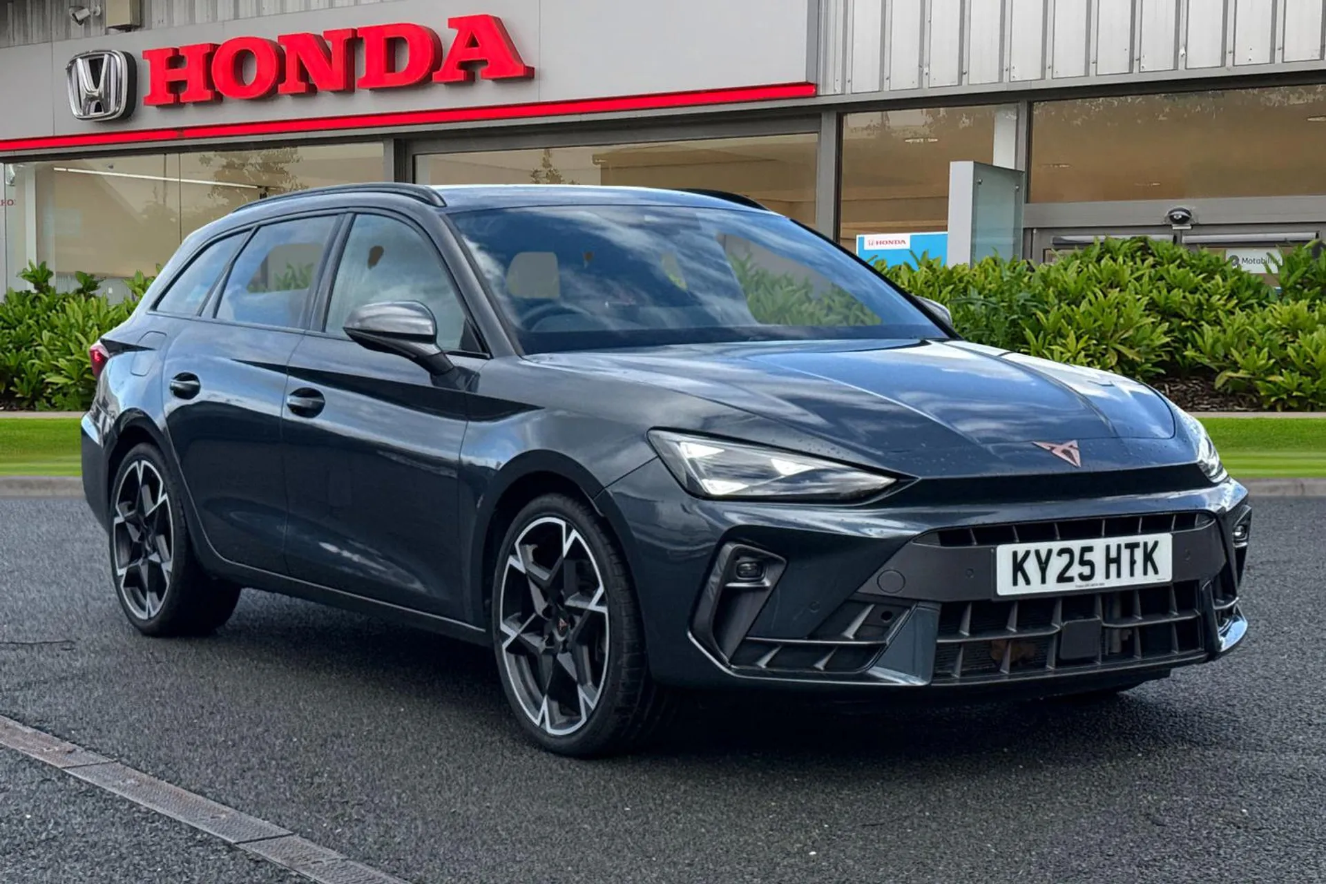 KY25HTK CUPRA Leon 1.5 eTSI V2 DSG Euro 6 (s/s) 5dr Image #1