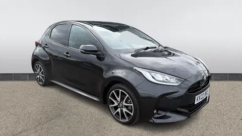 2022 TOYOTA YARIS 1.5 HYBRID DYNAMIC CVT PETROL HYBRID AUTOMATIC 38,615 MILES BLACK 15,197 15,697... photo