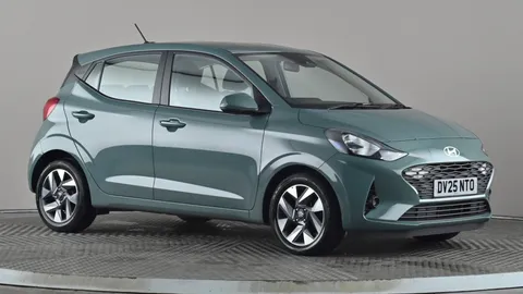2025 HYUNDAI I10 1.2 79 ADVANCE NAV PETROL MANUAL 16,928 MILES GREEN 13,697 13,897 199... photo