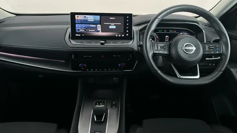 NISSAN QASHQAI 1.3 DiG-T MH 158 N-Connecta Xtronic