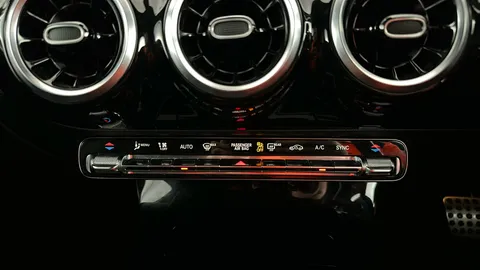 MERCEDES-BENZ CLA CLA 200 AMG Line Tip Auto