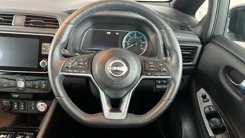 NISSAN LEAF 110kW N-Connecta 39kWh Auto