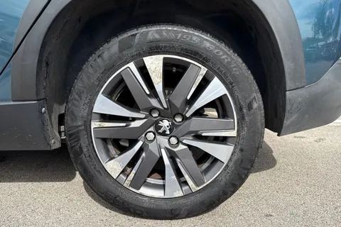 PEUGEOT 2008 1.2 PureTech Allure 5dr