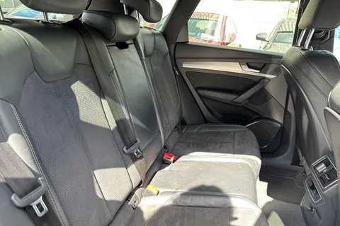 AUDI Q5 40 TDI Quattro S Line 5dr S Tronic