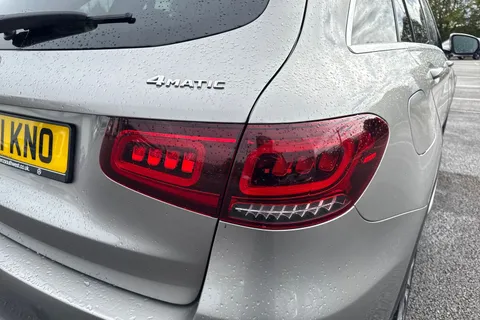 MERCEDES-BENZ GLC GLC 300d 4Matic AMG Line Premium 5dr 9G-Tronic