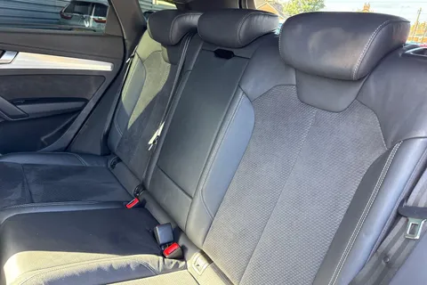 AUDI Q5 40 TDI Quattro S Line 5dr S Tronic