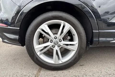 AUDI Q3 40 TFSI Quattro S Line 5dr S Tronic