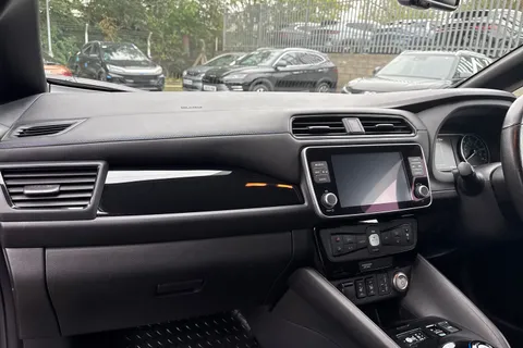 NISSAN LEAF 110kW N-Connecta 39kWh 5dr Auto