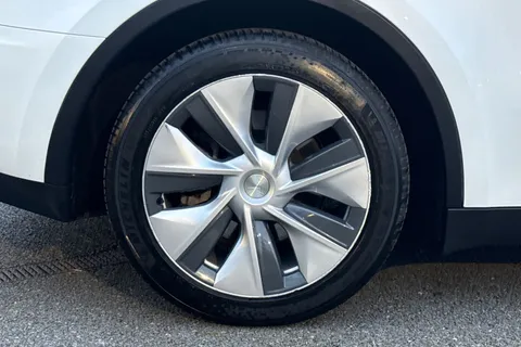 Tesla Model Y (Dual Motor) Long Range Auto 4WDE 5dr