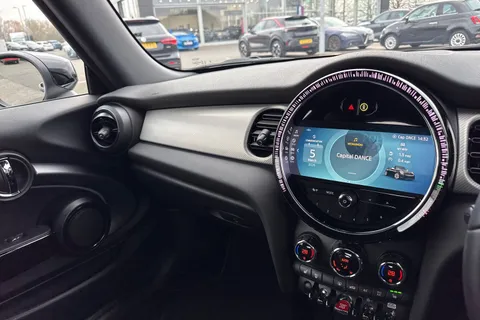 Mini Cooper Exclusive Auto 1.5 Cooper Exclusive Steptronic Euro 6 (s/s) 2dr