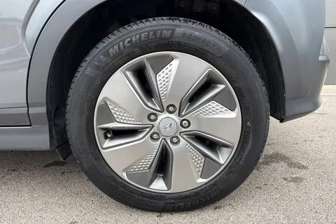 Hyundai Kona 64kWh Premium SE Auto 5dr (7kW Charger)