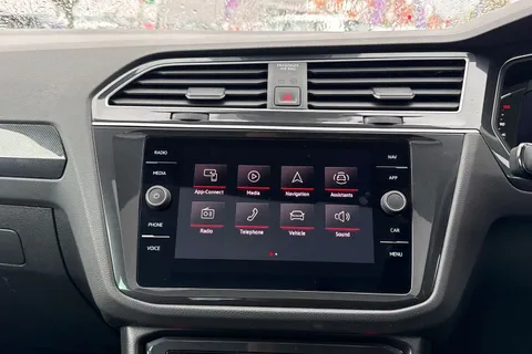 Volkswagen Tiguan 1.5 TSI Elegance DSG Euro 6 (s/s) 5dr