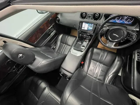 JAGUAR XJ 3.0d V6 Premium Luxury 4dr Auto [8]