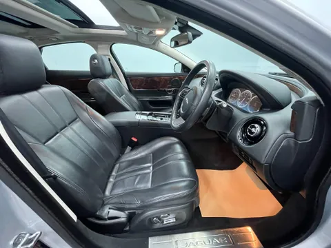 JAGUAR XJ 3.0d V6 Premium Luxury 4dr Auto [8]
