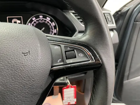 SKODA SUPERB 2.0 TDI CR SE Business 5dr