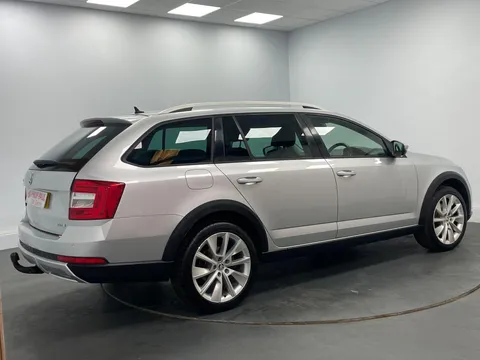 SKODA OCTAVIA 2.0 TDI CR 184 Scout 4x4 5dr DSG