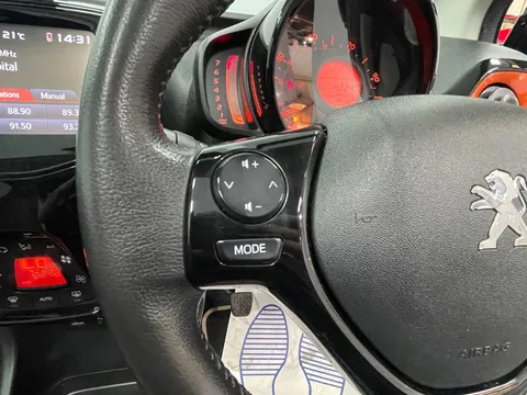 PEUGEOT 108 1.2 PureTech Roland Garros 5dr