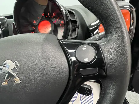PEUGEOT 108 1.2 PureTech Roland Garros 5dr