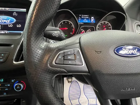 FORD FOCUS 2.0T EcoBoost ST-2 5dr