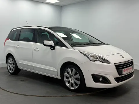 PEUGEOT 5008 1.6 BlueHDi 120 Allure 5dr