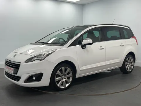 PEUGEOT 5008 1.6 BlueHDi 120 Allure 5dr