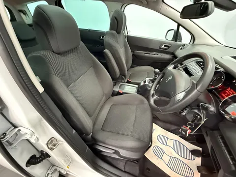 PEUGEOT 5008 1.6 BlueHDi 120 Allure 5dr