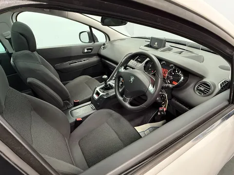PEUGEOT 5008 1.6 BlueHDi 120 Allure 5dr