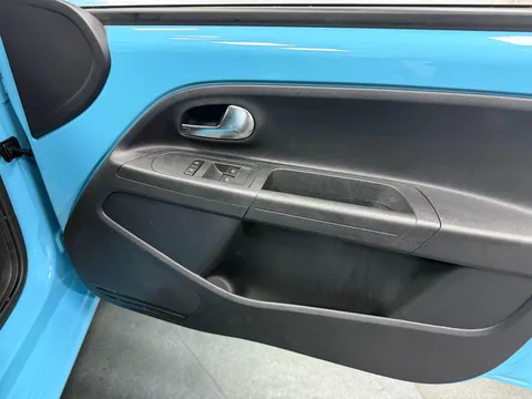 VOLKSWAGEN UP 1.0 Move Up 5dr