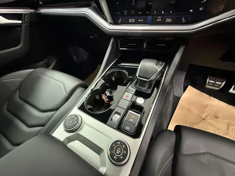 VOLKSWAGEN TOUAREG 3.0 V6 TDI 4M 231 R-Line Tech Plus 5dr Tip Auto