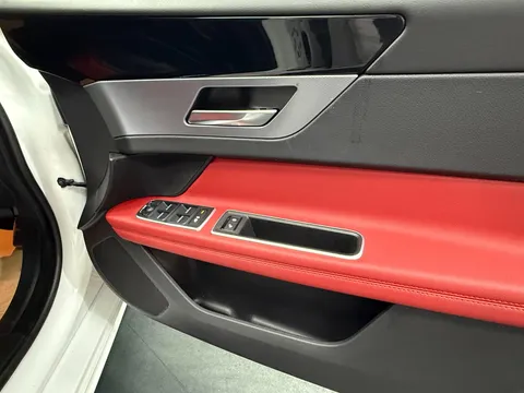 JAGUAR XF 2.0d [240] R-Sport 4dr Auto AWD