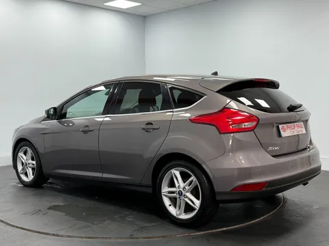 FORD FOCUS 1.6 125 Titanium 5dr Powershift