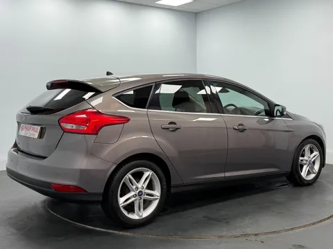 FORD FOCUS 1.6 125 Titanium 5dr Powershift