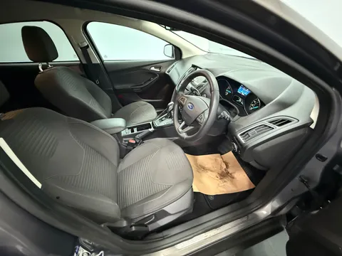 FORD FOCUS 1.6 125 Titanium 5dr Powershift