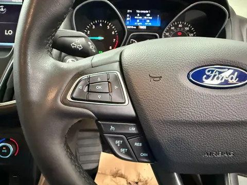 FORD FOCUS 1.6 125 Titanium 5dr Powershift