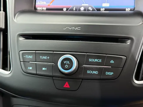 FORD FOCUS 1.6 125 Titanium 5dr Powershift