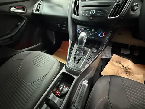 FORD FOCUS 1.6 125 Titanium 5dr Powershift