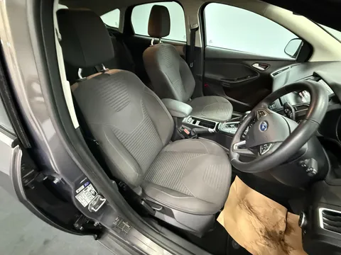 FORD FOCUS 1.6 125 Titanium 5dr Powershift