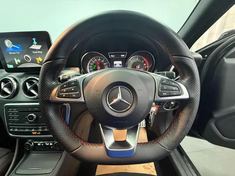 MERCEDES-BENZ GLA GLA 220d 4Matic AMG Line 5dr Auto [Premium]
