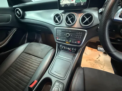 MERCEDES-BENZ GLA GLA 220d 4Matic AMG Line 5dr Auto [Premium]