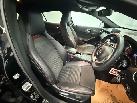 MERCEDES-BENZ GLA GLA 220d 4Matic AMG Line 5dr Auto [Premium]