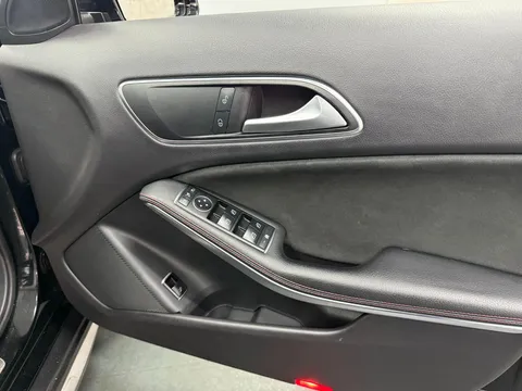 MERCEDES-BENZ GLA GLA 220d 4Matic AMG Line 5dr Auto [Premium]